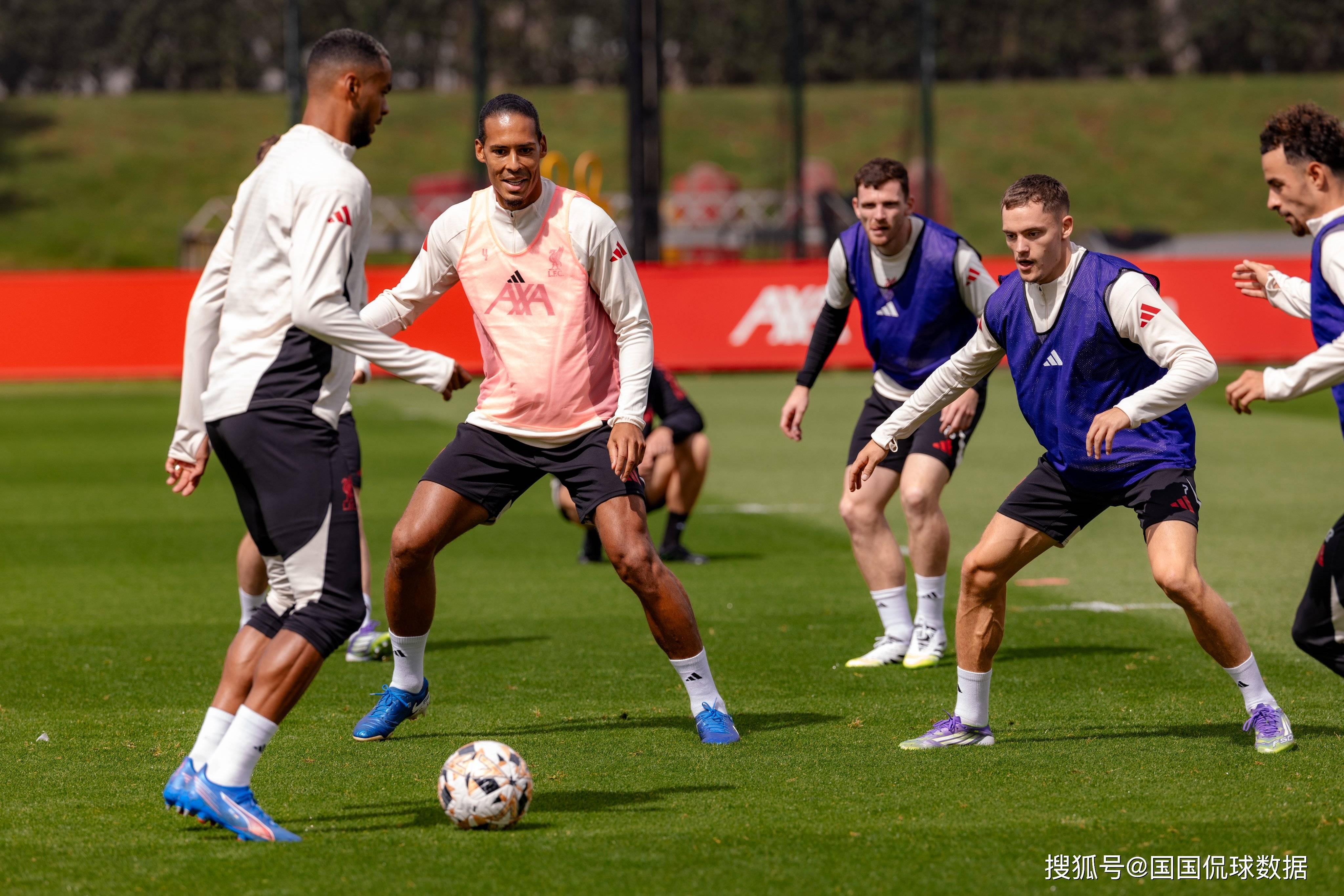 九游体育APP下载-关于太狠了！北京国安今晚门线救险今晨阿贾克斯备战社区盾，梅西在巴塞罗那比赛中夺冠的信息